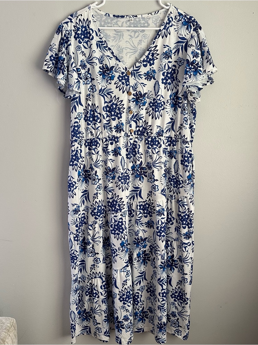 XXL / 2XL midi / maxi dress blue and white floral short flutter sleeve